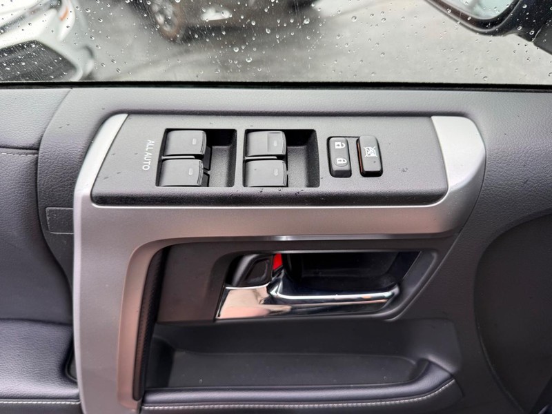 Toyota 4Runner Vehicle Image 25