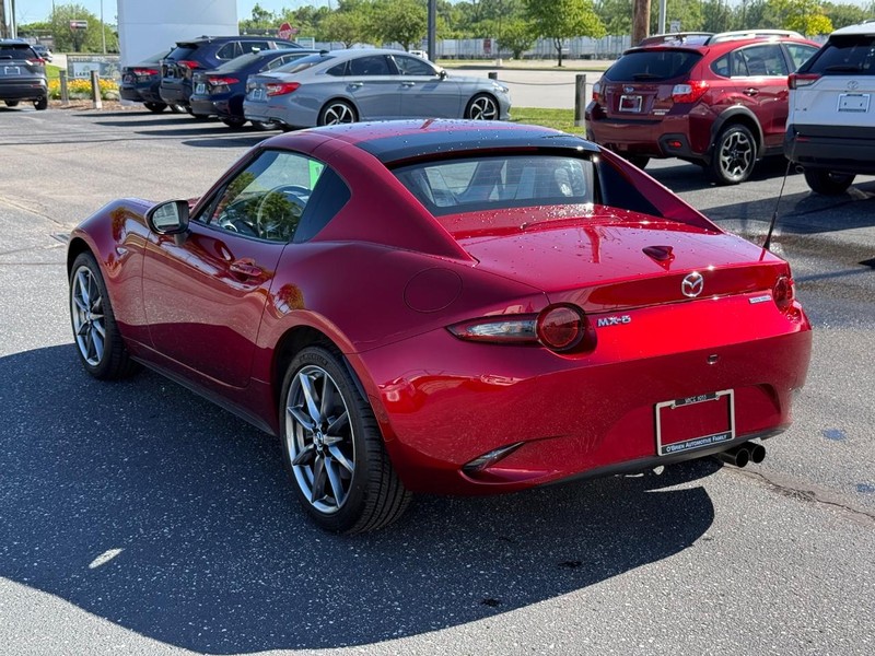 Mazda MX-5 Miata RF Vehicle Full-screen Gallery Image 05