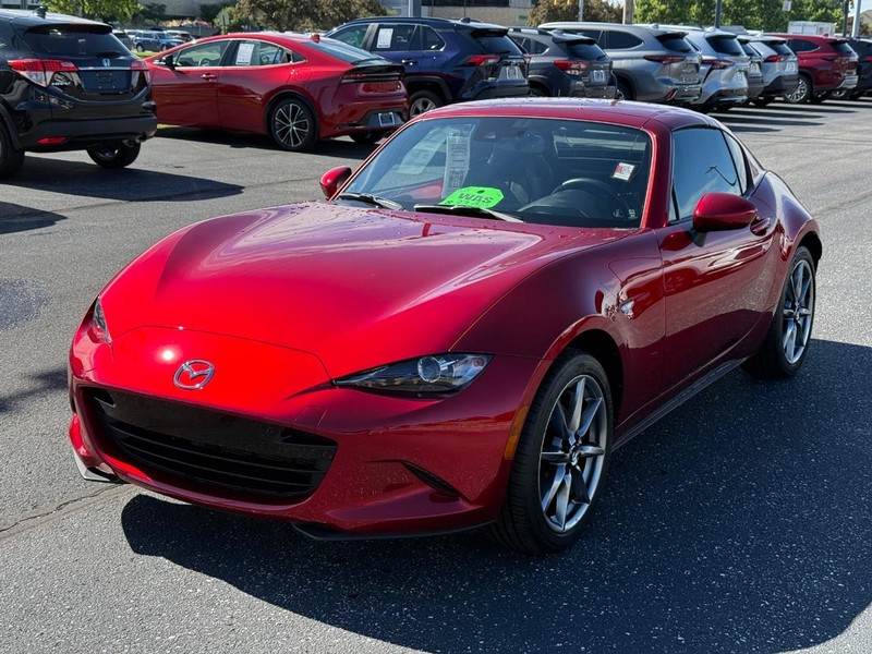 Mazda MX-5 Miata RF Vehicle Full-screen Gallery Image 08