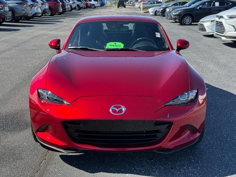 Mazda MX-5 Miata RF Vehicle Full-screen Gallery Image 09
