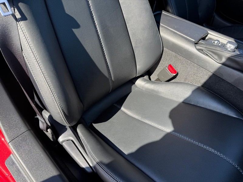 Mazda MX-5 Miata RF Vehicle Full-screen Gallery Image 12