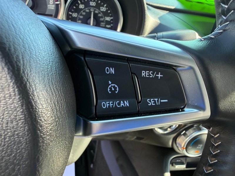 Mazda MX-5 Miata RF Vehicle Full-screen Gallery Image 14