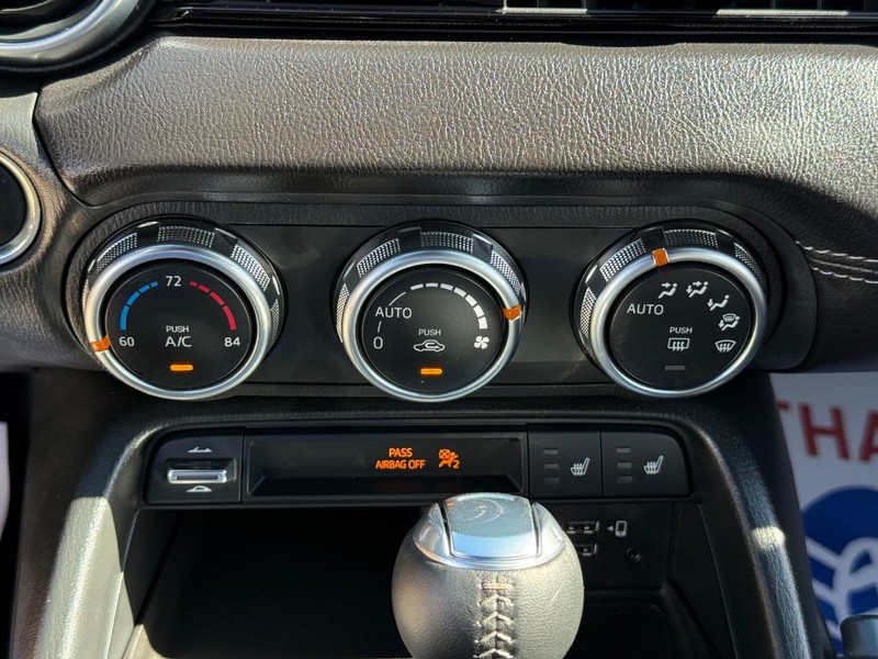 Mazda MX-5 Miata RF Vehicle Full-screen Gallery Image 19