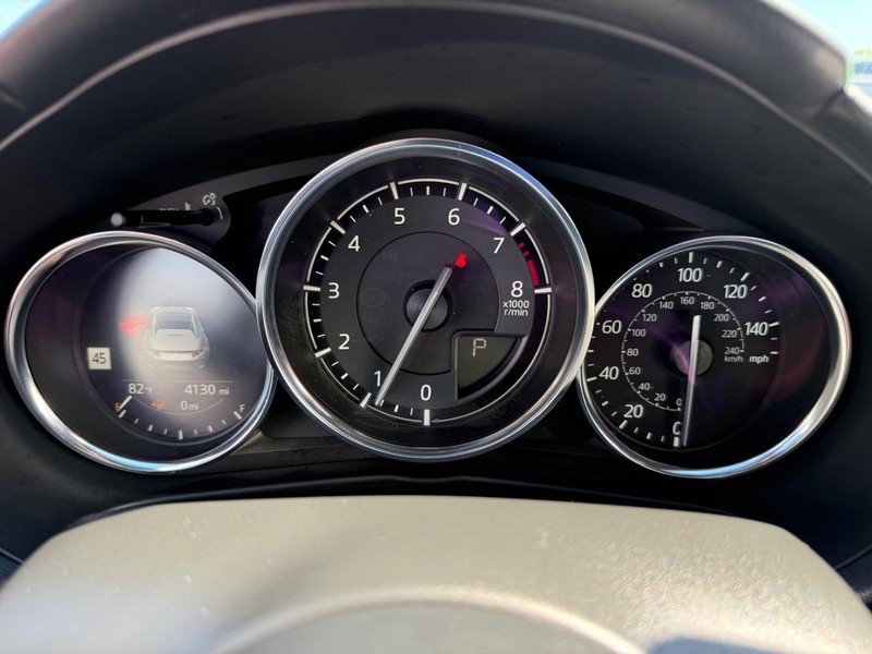 Mazda MX-5 Miata RF Vehicle Full-screen Gallery Image 22