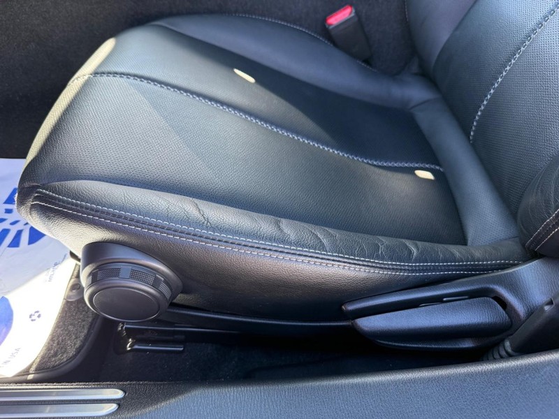 Mazda MX-5 Miata RF Vehicle Full-screen Gallery Image 25