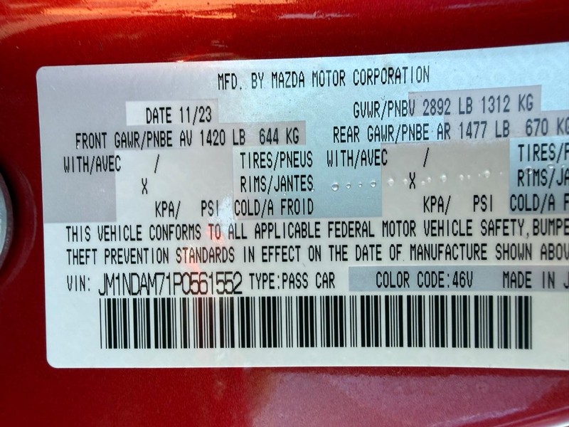 Mazda MX-5 Miata RF Vehicle Full-screen Gallery Image 26