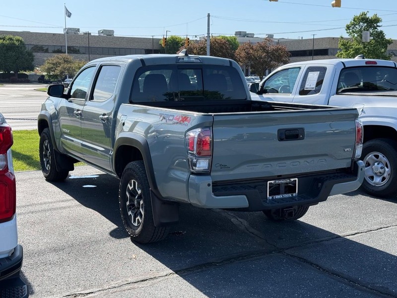 Toyota Tacoma 4WD Vehicle Image 03