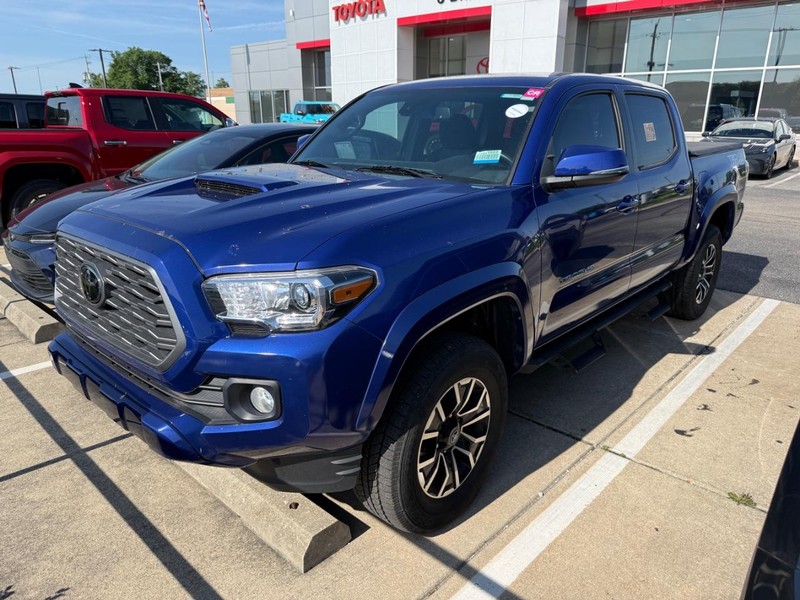 Toyota Tacoma 4WD Vehicle Image 02