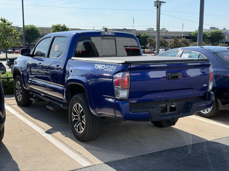 Toyota Tacoma 4WD Vehicle Image 03