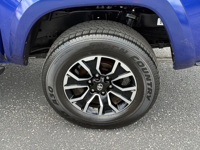 Toyota Tacoma 4WD Vehicle Image 06