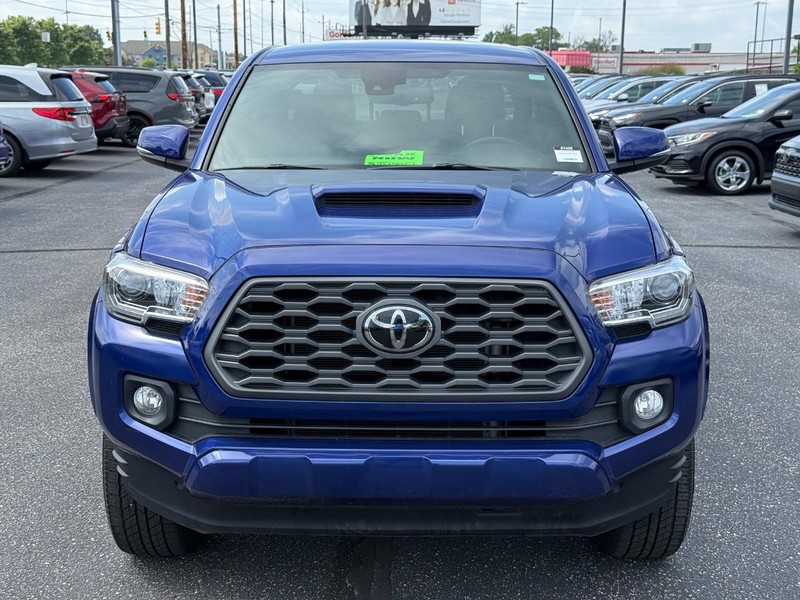 Toyota Tacoma 4WD Vehicle Image 09