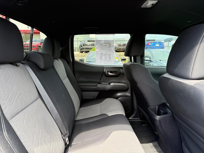 Toyota Tacoma 4WD Vehicle Image 10