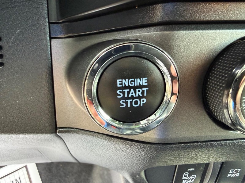 Toyota Tacoma 4WD Vehicle Image 15