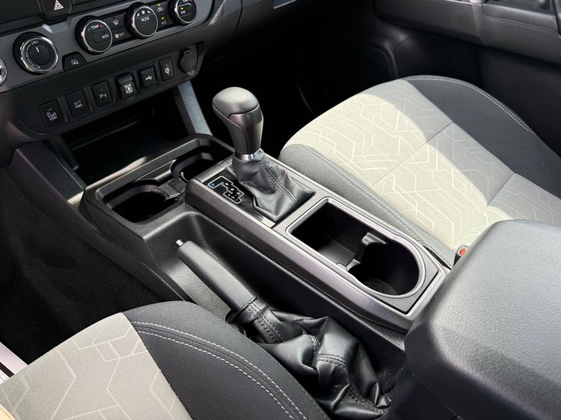 Toyota Tacoma 4WD Vehicle Image 19