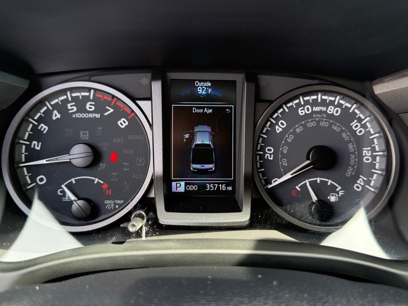 Toyota Tacoma 4WD Vehicle Image 21