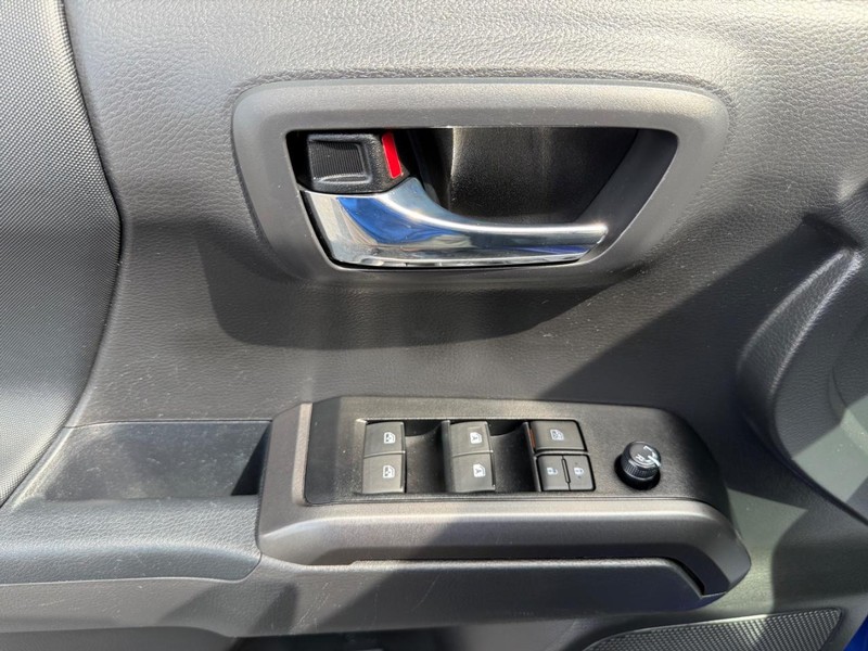 Toyota Tacoma 4WD Vehicle Image 23