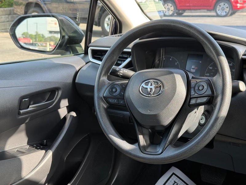 Toyota Corolla Vehicle Image 12