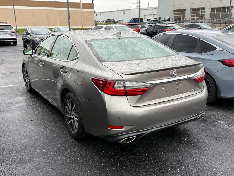 Lexus ES 350 Vehicle Image 03
