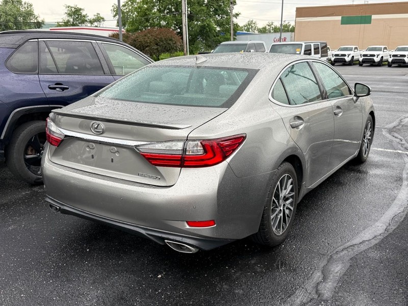 Lexus ES 350 Vehicle Image 04