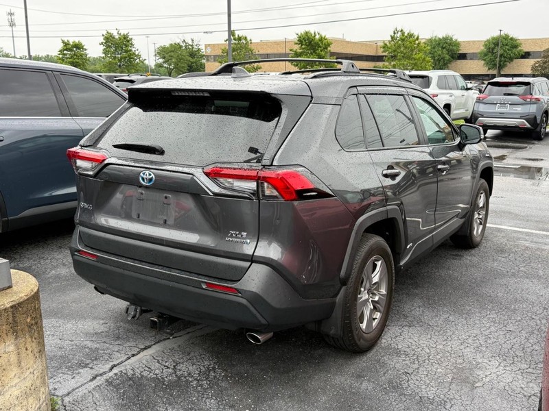 Toyota RAV4 Vehicle Image 04