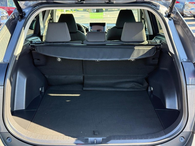 Toyota RAV4 Vehicle Full-screen Gallery Image 07