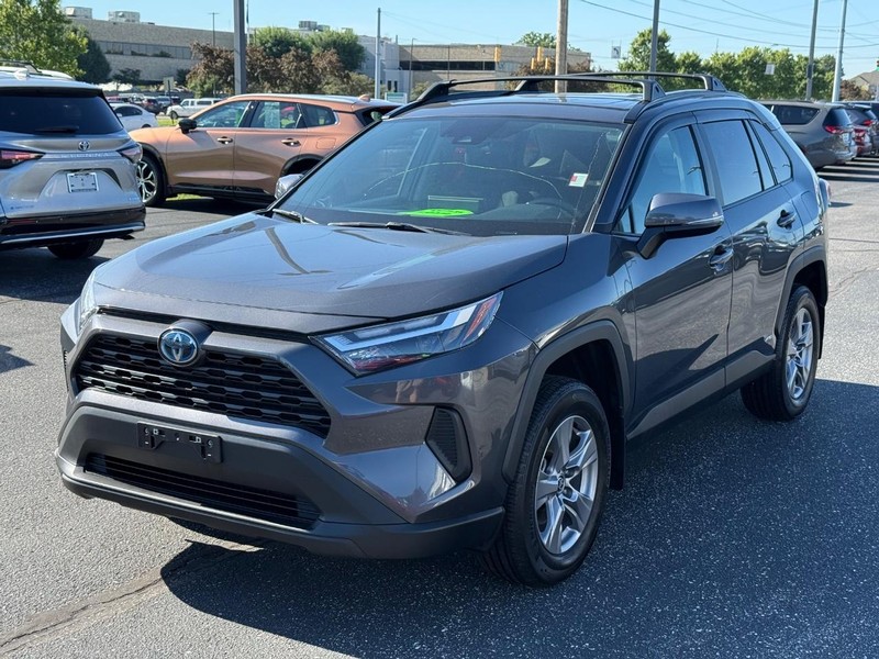 Toyota RAV4 Vehicle Full-screen Gallery Image 09