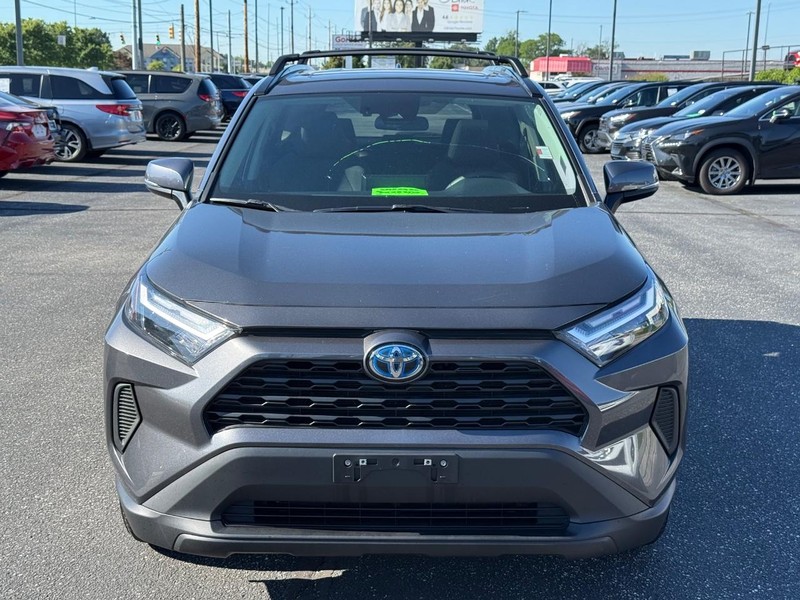Toyota RAV4 Vehicle Full-screen Gallery Image 10
