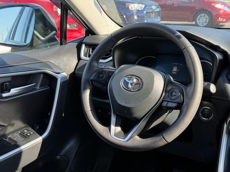 Toyota RAV4 Vehicle Full-screen Gallery Image 14