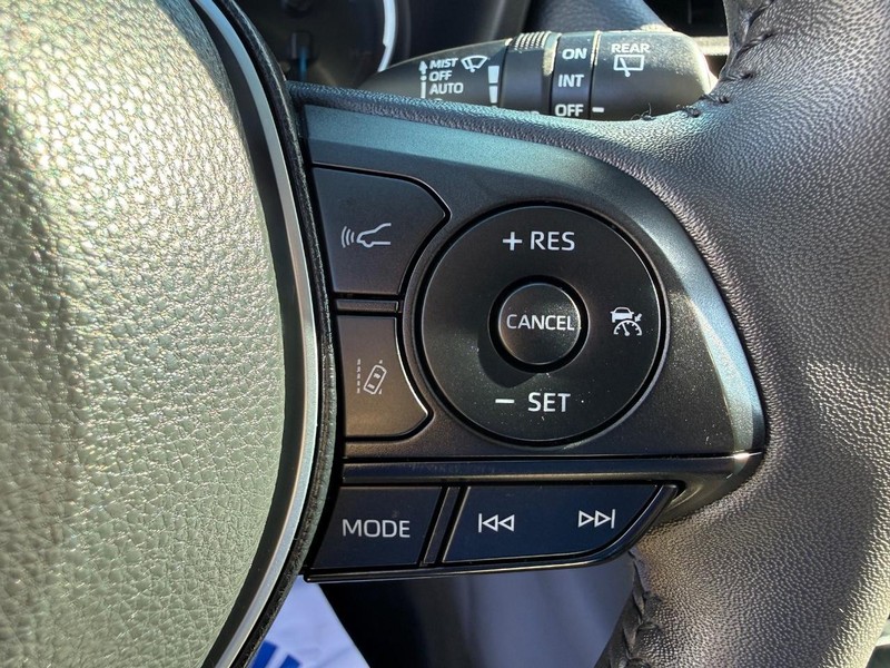 Toyota RAV4 Vehicle Full-screen Gallery Image 16