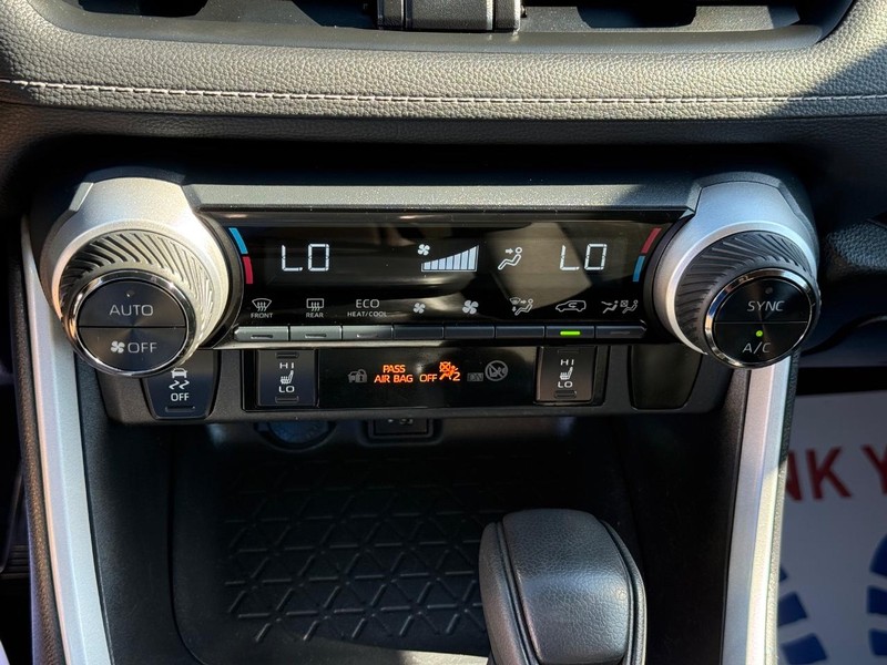 Toyota RAV4 Vehicle Full-screen Gallery Image 21