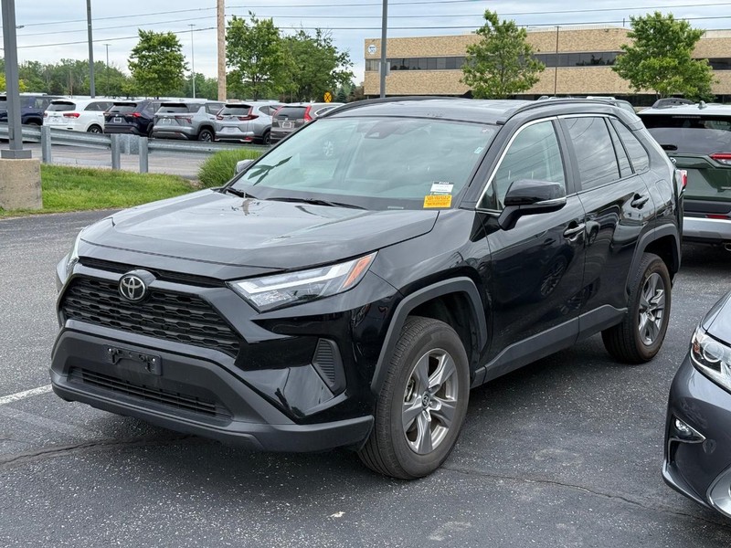 Toyota RAV4 Vehicle Image 02