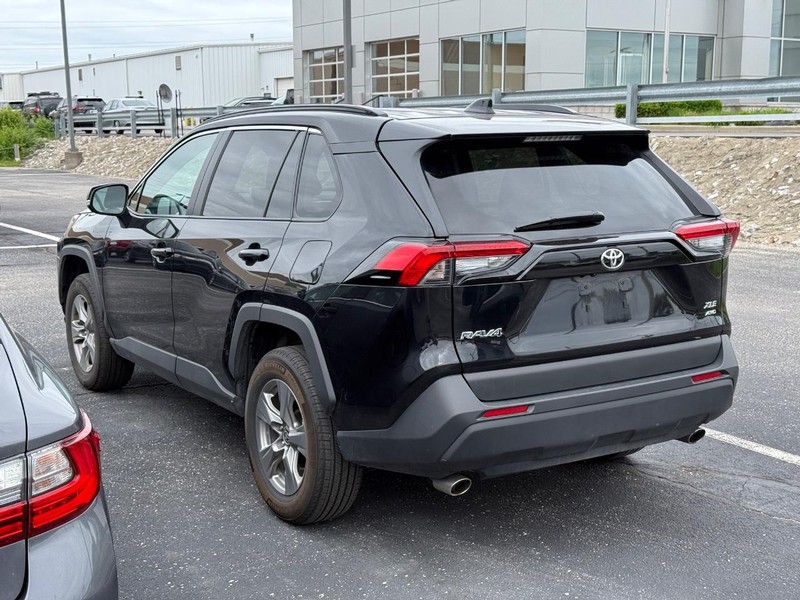 Toyota RAV4 Vehicle Image 03