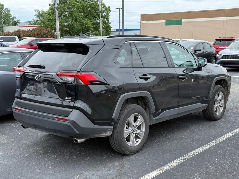 Toyota RAV4 Vehicle Image 04