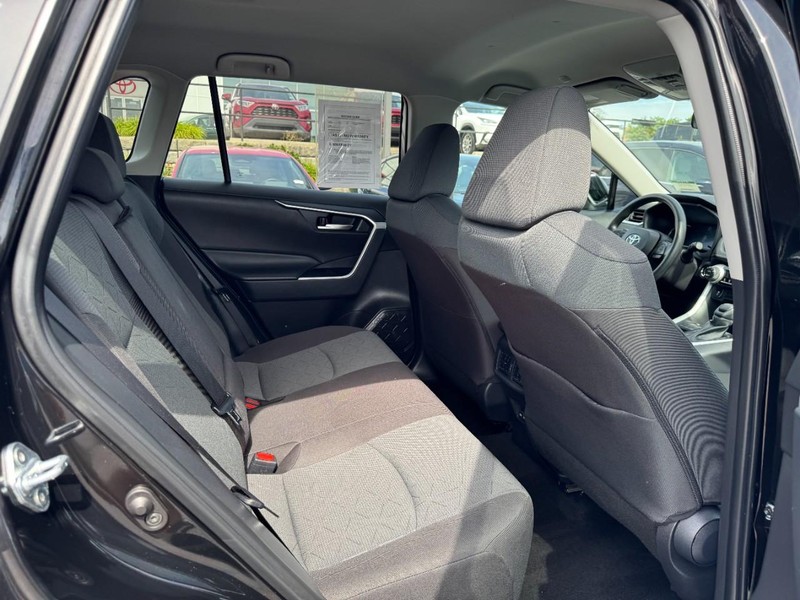 Toyota RAV4 Vehicle Image 10