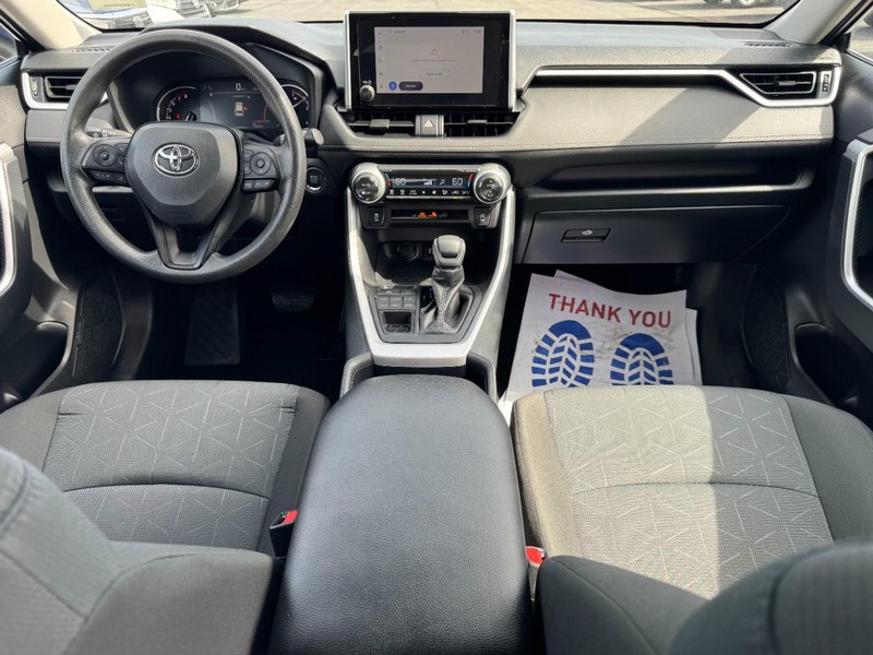 Toyota RAV4 Vehicle Image 11