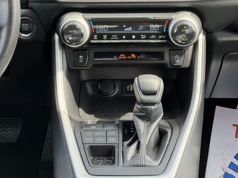 Toyota RAV4 Vehicle Image 14