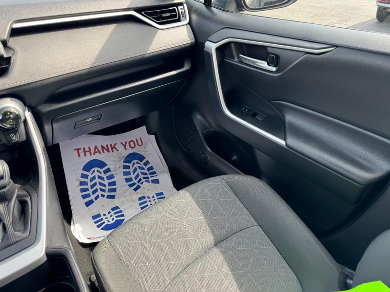 Toyota RAV4 Vehicle Image 15