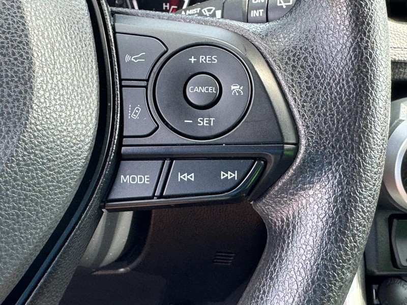 Toyota RAV4 Vehicle Image 17