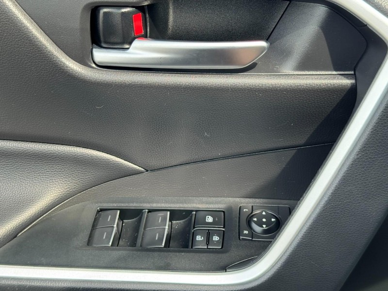 Toyota RAV4 Vehicle Image 22