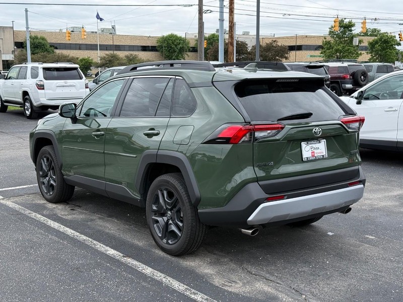 Toyota RAV4 Vehicle Image 03