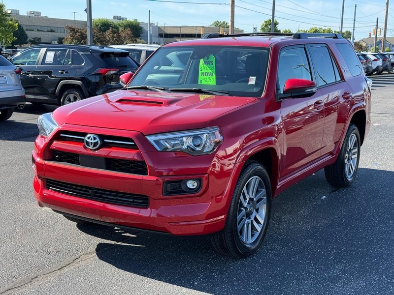 Toyota 4Runner Vehicle Full-screen Gallery Image 08