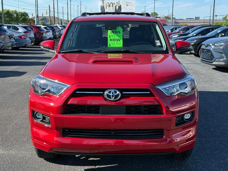 Toyota 4Runner Vehicle Full-screen Gallery Image 09