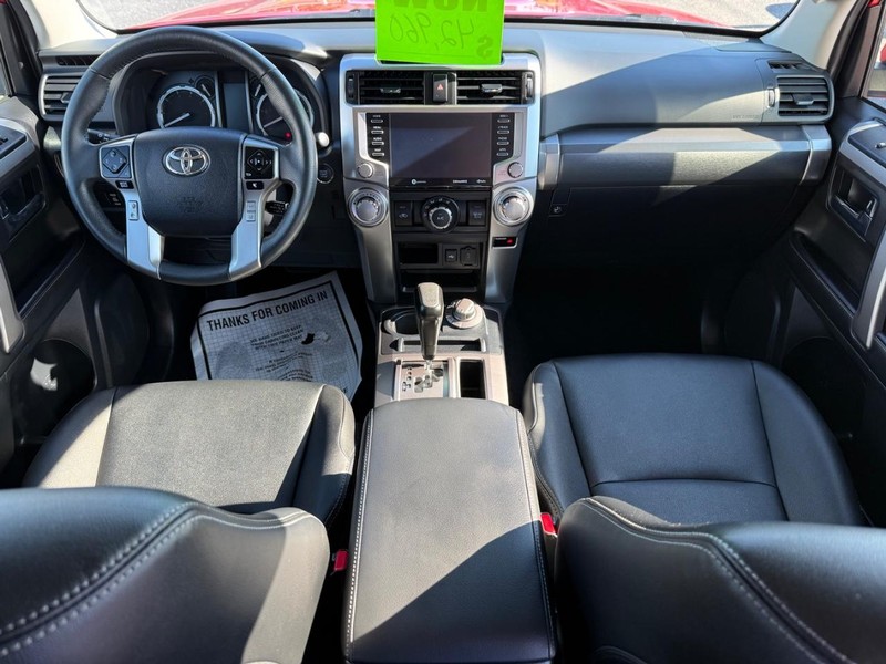 Toyota 4Runner Vehicle Full-screen Gallery Image 11