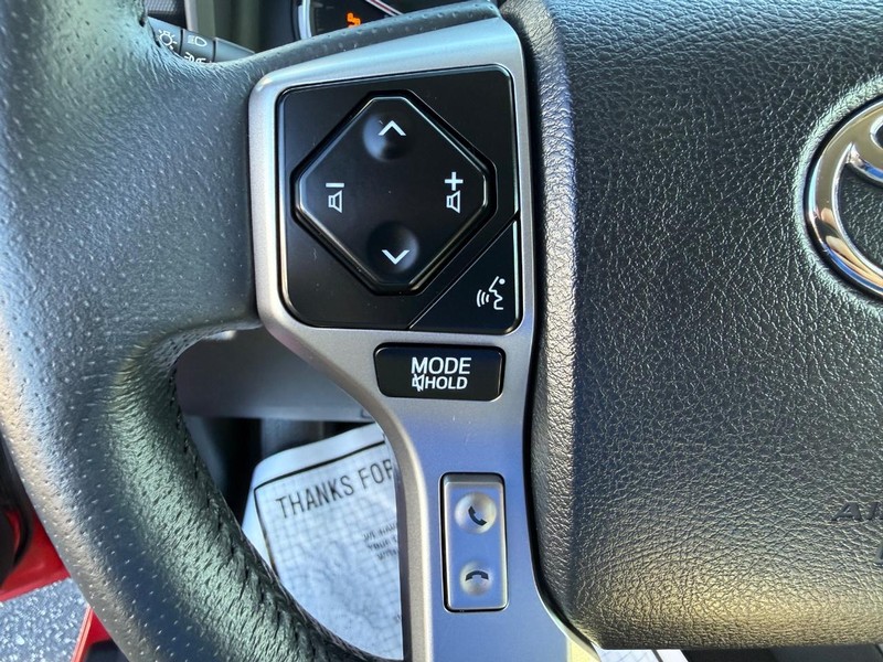 Toyota 4Runner Vehicle Full-screen Gallery Image 13