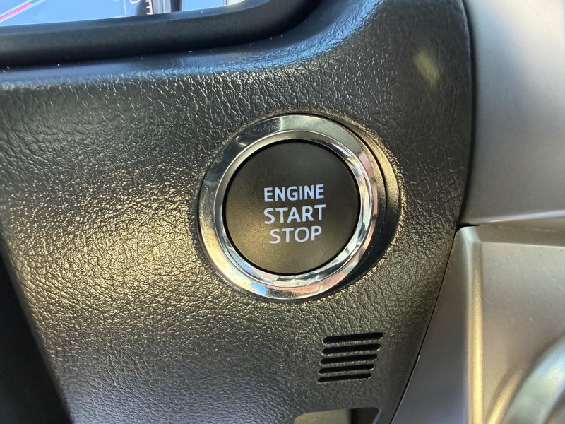 Toyota 4Runner Vehicle Full-screen Gallery Image 15