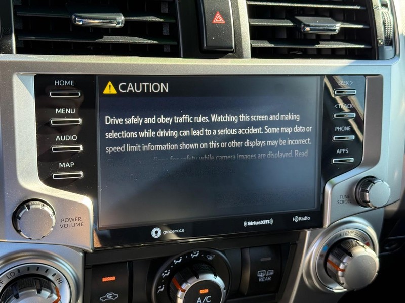 Toyota 4Runner Vehicle Full-screen Gallery Image 16