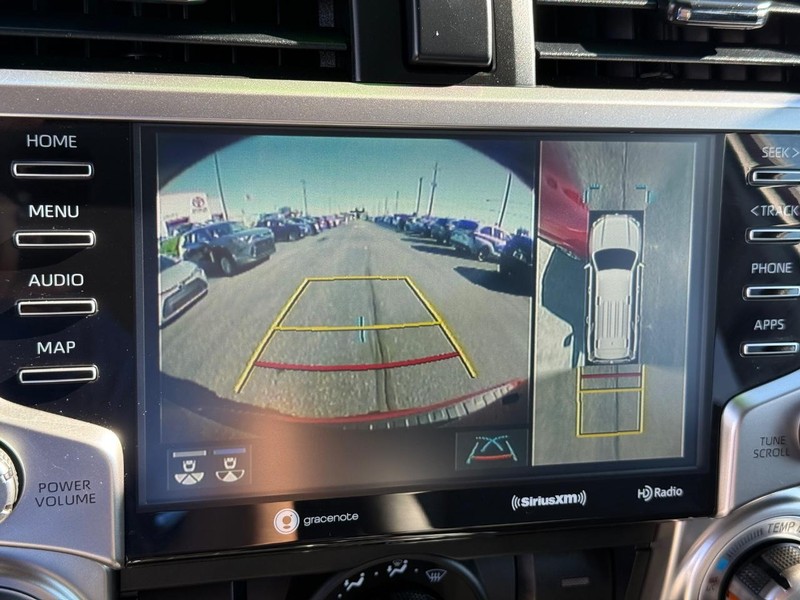 Toyota 4Runner Vehicle Full-screen Gallery Image 17