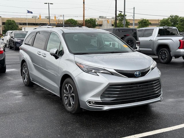 more details - toyota sienna