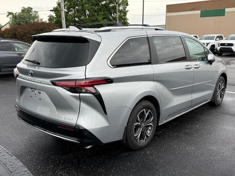 Toyota Sienna Vehicle Image 04