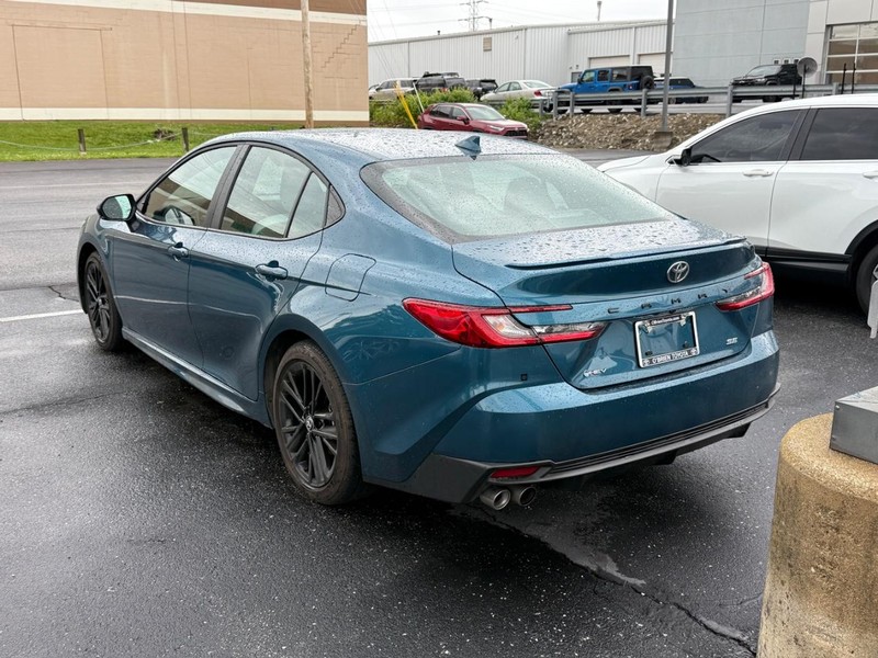 Toyota Camry Vehicle Image 03